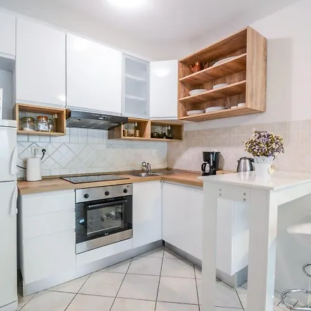 With Parking Space - 15945 Zadar